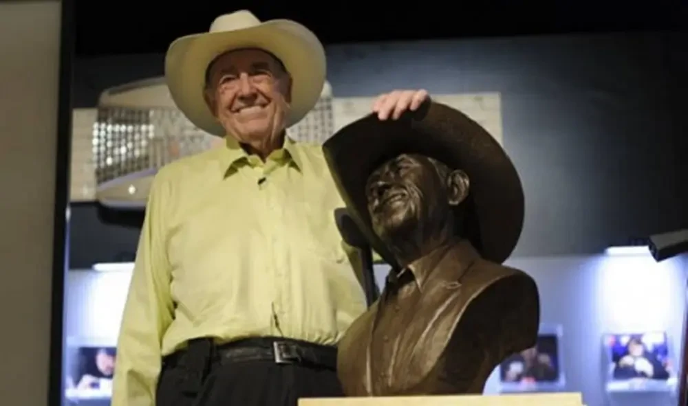 Doyle Brunson's bronze bust Doyle Brunson poker