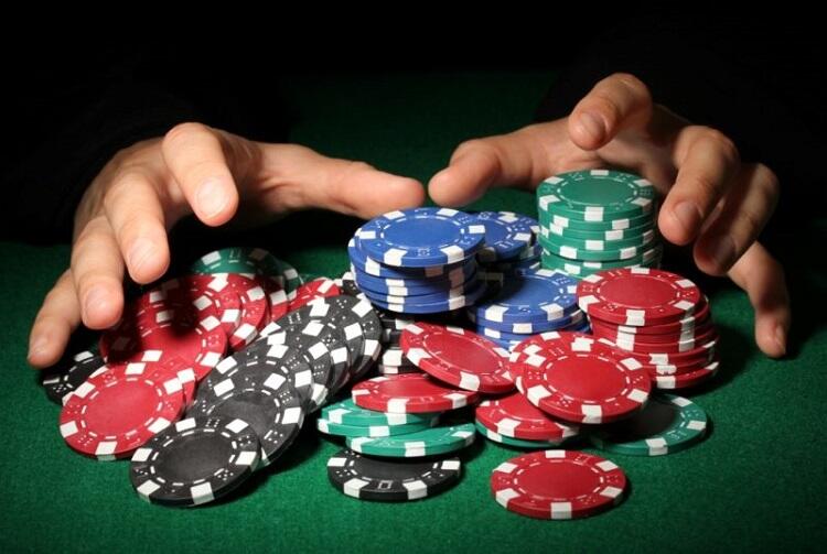 Instruções sobre como mudar de dinheiro fictício para dinheiro real na  PokerStars