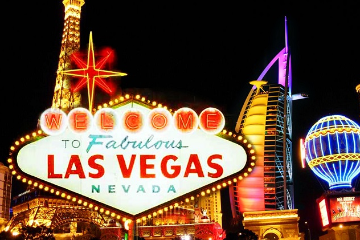 Владелец казино "D Las Vegas" подарил американцам 1 700 билетов на самолет до Лас-Вегаса