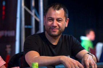 Роб Йонг предложил серебряные браслеты для WSOP Online