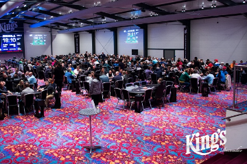 Где играть в живой покер: King's Casino проведет 5 летних серий