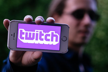 Twitch удаляет записи покерных стримов за нарушение авторских прав