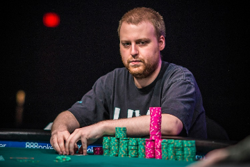 Джо Маккин выиграл третий золотой браслет WSOP