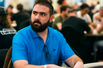 Стример выиграл золотой браслет WSOP в прямом эфире