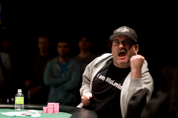 Майк Матусов угрожал девушке кулаками после вылета из WSOP Online