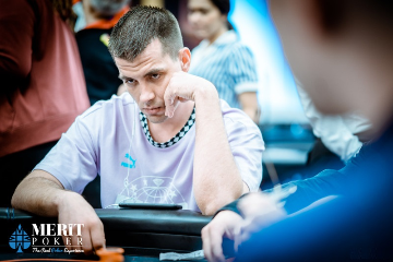 Анатолий Суворов выиграл первый для России браслет WSOP 2020