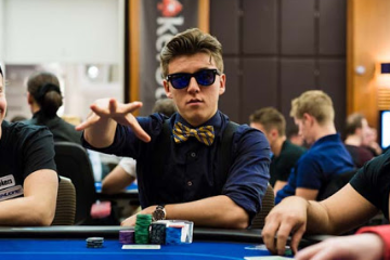 Анатолий Филатов попал за финальный стол браслетного ивента WSOP Online