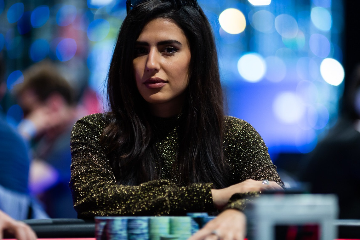 Девушка Никиты Бодяковского Мелика Разави выиграла золотой браслет WSOP