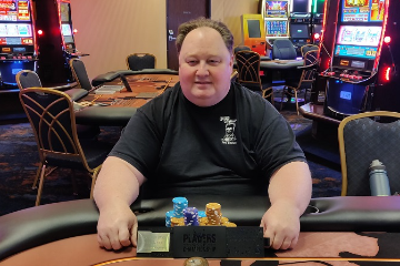 Чемпион Мейн Ивента WSOP 2004 выиграл первый Platinum Pass в этом году