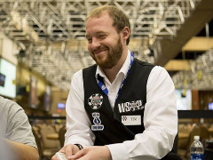 Дилер на WSOP дозволив покеристу віддати свої фішки іншому гравцю