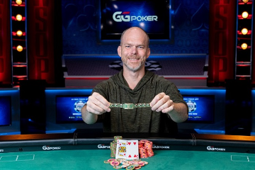 Райян Хансен из США сумел выиграть для себя первый браслет WSOP