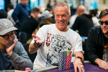 Покерист сыграл олл-ин вслепую во время интервью на WSOP