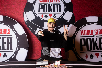 Россиянин Анатолий Зырин выиграл свой второй браслет WSOP