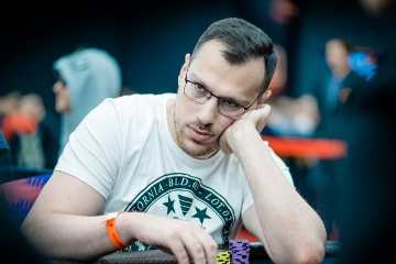 Артур Мартиросян выиграл 234 240$ в турнире WPT Super High Roller