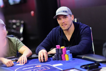 Алекс Фоксен занял третье место в браслетном турнире на WSOP Online