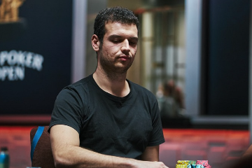 Майкл Адаммо – чиплидер финального стола Super High Roller Bowl