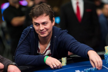 Доминик Панька выиграл золотой браслет WSOP