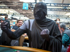 Фил Хельмут явился на WSOP ME в костюме Дарта Вейдера