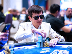 Цюань Чжоу виграв турнір Mystery Bounty на EPT Cyprus у своєму «щасливому костюмі»