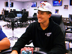 Wolfgang Poker став першим покерним відеоблогером, який отримав «Золоту кнопку» від YouTube за мільйон підписників