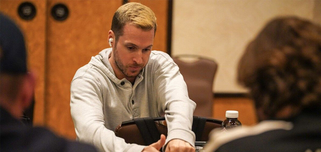 Парі покеристів 2023: чотири кілометри на колінах до казино Річард Алаті погодився проповзти рачки 4 кілометри до казино за 10 000$