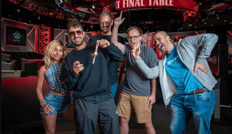 Радість чемпіона на WSOP 2023 Радість чемпіона