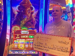 Алан Кесслер виграв джекпот у 1 200 000$ в ігровому автоматі та покрив свій мінус на WSOP