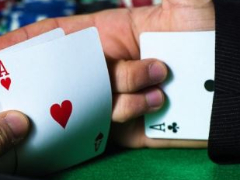 Can online poker be rigged?(The opponent see my hands)