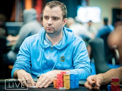 Россиянин лидирует в финале Главного События Caribbean Poker Party