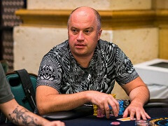 Россиянин лидирует в Главном Событии PCA
