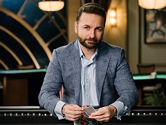 Негреану начал давать уроки покера