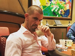 Гус Хансен отыграл 652 часа за 70 дней в Bobby's Room