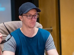 Австралиец Бернс лидирует в турнире хайроллеров на WSOPE 2019