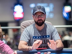 Negreanu supports presidential candidate who intends to legalize poker in the USA