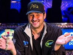 Phil Hellmuth lost a bet to professional tennis player