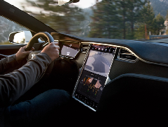 Poker games will be installed on Chinese Tesla