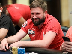 Россиянин выбил Джастина Бономо и закончил день 1A Мейн Ивента PCA чиплидером