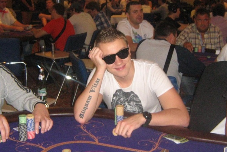 Роман Романовский выиграл 131 000$ в воскресном турнире, но проиграл пари шведам