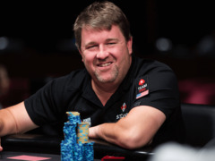 Chris Moneymaker plays poker on the Stones Live stream