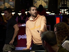 Скандальная раздача на WSOP: ошибка дилера стала проблемой для Саммартино