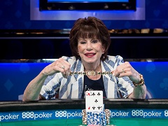 Американка выиграла золотой браслет в ветеранском турнире WSOP 2019