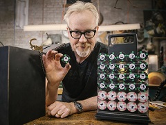 Adam Savage reconstructed a poker chip set from «Rounders»