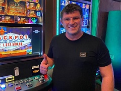 Цукерник выиграл 1 500 000$ на слотах