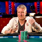 Покерист выиграл браслет в первом же турнире WSOP