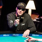 Фил Хельмут зажег на WSOP в прямом смысле слова