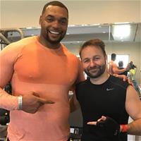Даниэль Негреану поспорил с легендой американского футбола