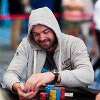 Денис "Flat" Тимофеев лидирует в финальной 12-ке Main Event PokerStars Championship Panama