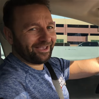 Даниэль Негреану записал первый VLOG