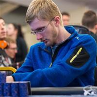 Павел Векслер берет трофей