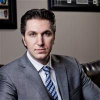 Экс-директора Amaya Дэвида Баазова обвиняют в политических махинациях